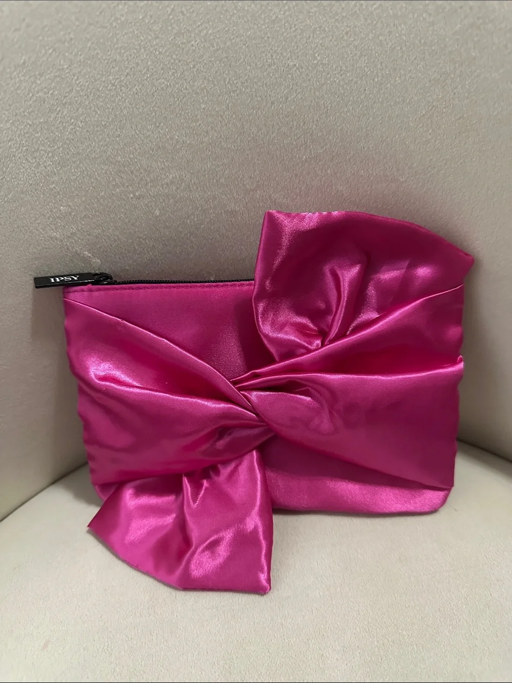 NEW✨Ipsy “Marilyn Monroe” Hot Pink Satin Bow Makeup Bag